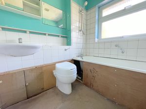 Cedar Avenue- click for photo gallery